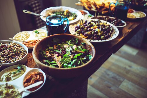 lunch-table-salad-5876